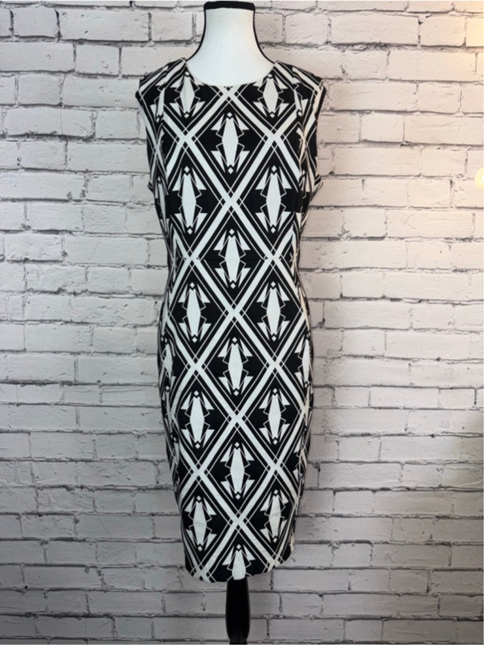Women's Calvin Klein Dress size 12 Black & White Geometric Sleeveless Mid Length - Picture 2 of 12
